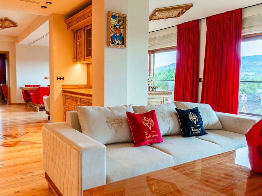 WhatsApp Image 2024-06-04 at 13.08.12 (2)b-m